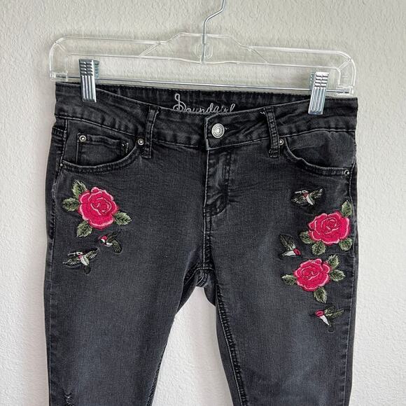 Soundgirl Skinny Jeans Junior's 5 Black Floral Embroidery Raw Hem Mid Rise - Picture 6 of 6